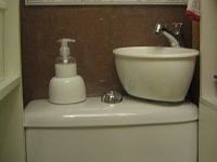 WiCi Mini, kleines Handwaschbecken an praktisch jedes WC anpassbar - Herr P (Frankreich - 64) - 4 auf 4